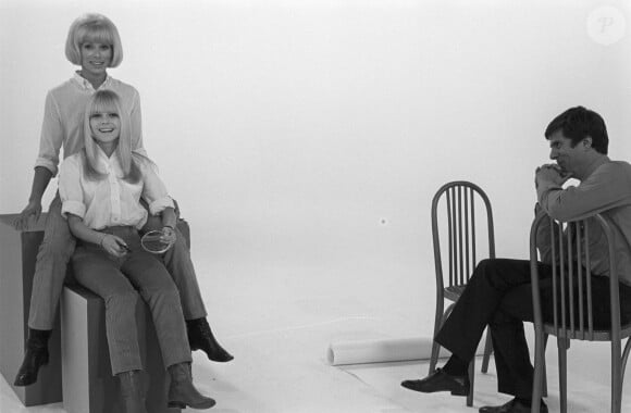 Archives - En France, à Paris, Mireille Darc, France Gall et Jean-Christophe Averty sur un plateau le 28 juin 1967.