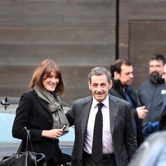 Exclusif - Nicolas Sarkozy et sa femme Carla Bruni arrivent à l'aéroport de Turin en Italie pour la présentation du nouveau livre de Marisa Bruni Tedeschi "Mes chères filles, je vais vous raconter" à Turin en Italie le 6 mars 2017.