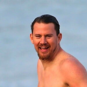 Channing Tatum et sa femme Jenna Dewan s'amusent sur la plage à Hawaï, le 16 février 2017