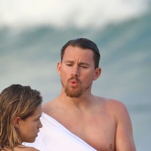 Channing Tatum et sa femme Jenna Dewan s'amusent sur la plage à Hawaï, le 16 février 2017