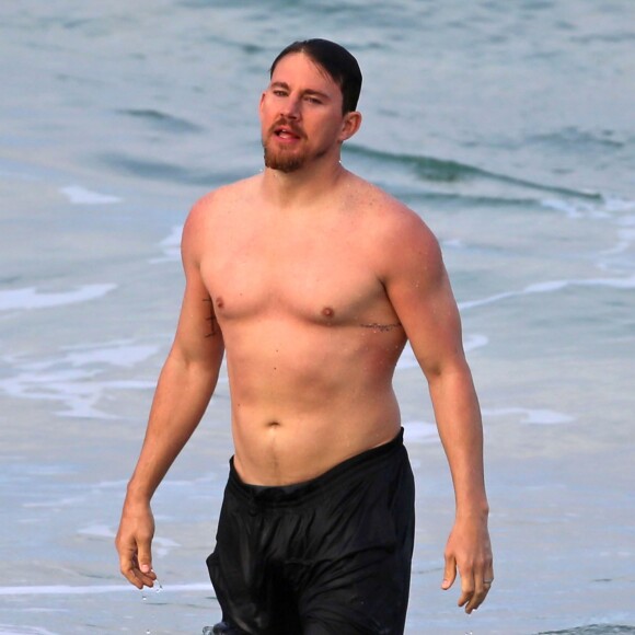 Channing Tatum et sa femme Jenna Dewan s'amusent sur la plage à Hawaï, le 16 février 2017