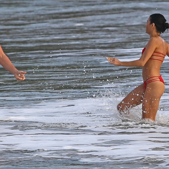 Channing Tatum et sa femme Jenna Dewan s'amusent sur la plage à Hawaï, le 16 février 2017