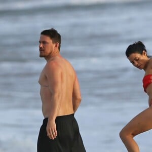 Channing Tatum et sa femme Jenna Dewan s'amusent sur la plage à Hawaï, le 16 février 2017