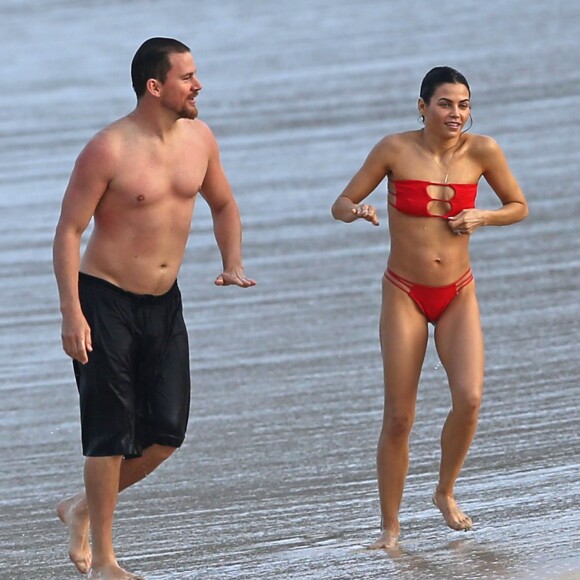 Channing Tatum et sa femme Jenna Dewan s'amusent sur la plage à Hawaï, le 16 février 2017