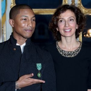 Audrey Azoulay, Ministre de la Culture et de la Communication - Pharrell Williams reçoit les insignes d'Officier dans l'ordre des Arts et des Lettres au ministère de la culture à Paris le 6 mars 2017. © Cyril Moreau / Bestimage