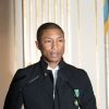 Pharrell Williams reçoit les insignes d'Officier dans l'ordre des Arts et des Lettres au ministère de la culture à Paris, France, le 6 mars 2017. © Cyril Moreau/Bestimage