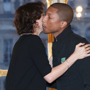 Audrey Azoulay, Ministre de la Culture et de la Communication - Pharrell Williams reçoit les insignes d'Officier dans l'ordre des Arts et des Lettres au ministère de la culture à Paris le 6 mars 2017. © Cyril Moreau / Bestimage