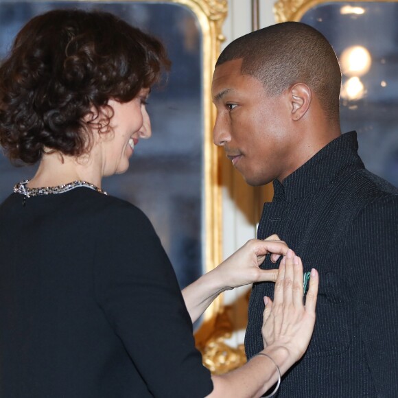Audrey Azoulay, Ministre de la Culture et de la Communication - Pharrell Williams reçoit les insignes d'Officier dans l'ordre des Arts et des Lettres au ministère de la culture à Paris le 6 mars 2017. © Cyril Moreau / Bestimage