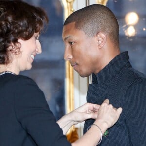 Audrey Azoulay, Ministre de la Culture et de la Communication - Pharrell Williams reçoit les insignes d'Officier dans l'ordre des Arts et des Lettres au ministère de la culture à Paris le 6 mars 2017. © Cyril Moreau / Bestimage