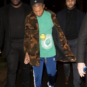 Semi-Exclusif - Pharrell Williams à la sortie de la boîte de nuit "L'Arc" après la soirée Fenty Puma By Rihanna lors de la fashion week à Paris, le 6 mars 2017.