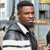 Le défenseur du Paris Saint-Germain (PSG) Serge Aurier sort du palais de justice de Paris, France, le 26 septembre 2016.