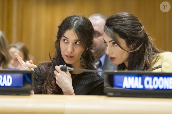 Nadia Murad Basee Taha et Amal Alamuddin Clonney, enceinte, au siège de l'ONU à New York le 9 mars 2017.