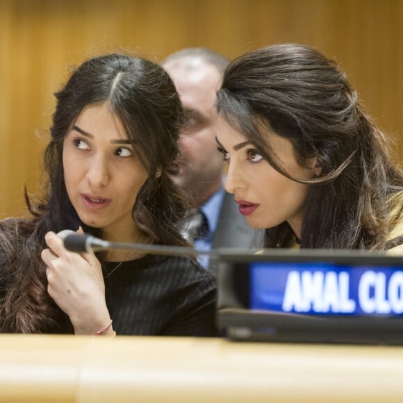 Nadia Murad Basee Taha et Amal Alamuddin Clonney, enceinte, au siège de l'ONU à New York le 9 mars 2017.