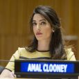 Amal Alamuddin Clonney, enceinte, prononce un discours à la conférence "The Fight against Impunity for Atrocities: Bringing Daesh to Justice" à l'ONU. New York le 9 mars 2017.