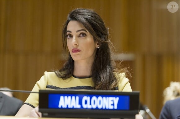 Amal Alamuddin Clonney, enceinte, prononce un discours à la conférence "The Fight against Impunity for Atrocities: Bringing Daesh to Justice" à l'ONU. New York le 9 mars 2017.