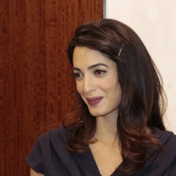Amal Clooney et sa cliente Nadia Murad Basee Taha rencontrent le secrétaire général des Nations Unies Antonio Guterres au siège de l'ONU. New York, le 10 mars 2017.