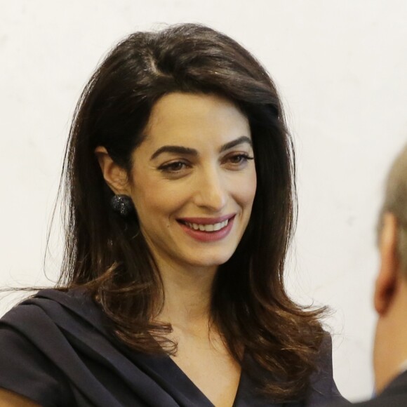 Amal Clooney et sa cliente Nadia Murad Basee Taha rencontrent le secrétaire général des Nations Unies Antonio Guterres au siège de l'ONU. New York, le 10 mars 2017.