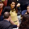 Amal Alamuddin Clonney, enceinte, demande au gouvernement Irakien et aux pays de l'ONU de sévir contre Daesh lors d'un discours à l'ONU à New York le 9 mars 2017. Elle était accompagnée de sa cliente, une femme Yezidi violée et vendue comme esclave. Amal Clooney souhaite, par son action, que les membres de Daesh répondent de leurs actes devant une cour de justice. Le combat va être de longue haleine. 09/03/2017 - New York
