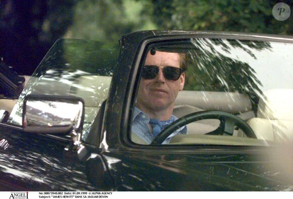 James Hewitt, ancien amant de Lady Di, au volant de sa Jaguar près de chez lui dans le Devon en 1999.