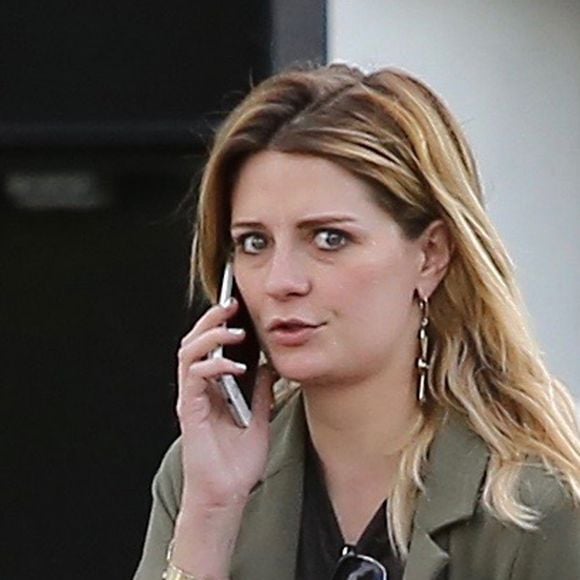 Exclusif - Mischa Barton se balade et téléphone dans les rues de Studio City, le 5 mars 2017.