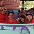 Britney Spears passe la journée à Disneyland en famille avec ses nièces Maddie et Lexie et ses fils Jayden et Sean - Photo publiée sur Instagram le 13 mars 2017