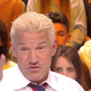 Benjamin Castaldi se confie sur un geste déplacé de la part d'un de ses professeurs et passe un message fort dans "Touche pas à mon poste" sur C8. Le 16 mars 2017.