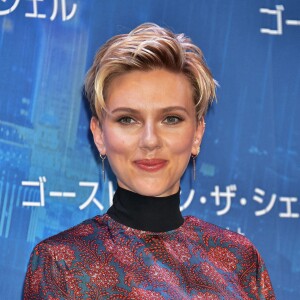 Scarlett Johansson (habillée en Haney) lors de la conférence de presse du film Ghost in the Shell à Tokyo le 16 mars 2017.