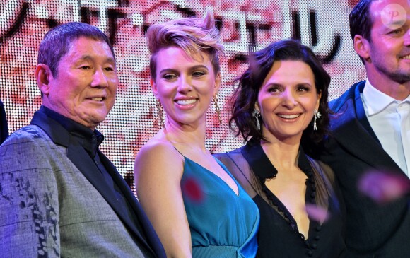 Takeshi Kitano, Scarlett Johansson et Juliette Binoche lors de la première du film Ghost in the Shell à Tokyo le 16 mars 2017.