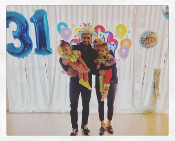 Radamel Falcao et Lorelei Taron avec leurs filles Dominique et Desirée lors du 31e anniversaire de leur papa en février 2017, photo Instagram.