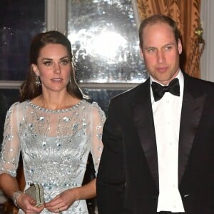 Le prince William et la duchesse Catherine de Cambridge arrivent au dîner à la résidence de l'ambassadeur de Grande-Bretagne à Paris, Edward Llewellyn, le 17 mars 2017 lors de leur visite officielle.