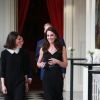 Le prince William et la duchesse Catherine de Cambridge arrivent à la réception organisée à la résidence de l'ambassadeur de Grande-Bretagne à Paris, Edward Llewellyn, le 17 mars 2017 lors de leur visite officielle.