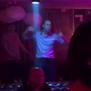 Le prince William en transe sur le dancefloor du club Farinet à Verbier le 12 mars 2017, notamment au son du tube Happy.