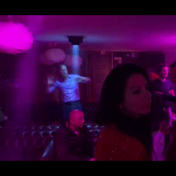 Le prince William en transe sur le dancefloor du club Farinet à Verbier le 12 mars 2017, notamment au son du tube Happy.