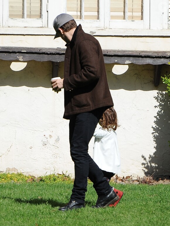 Exclusif - Ryan Gosling se promenant avec sa fille Esmeralda à Los Angeles, le 22 février 2017.