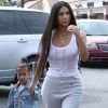 Kim Kardashian et sa fille North West - La famille Kardashian arrive dans les studios de tournage pour leur émission 'Keeping Up With The Kardashian's' à Los Angeles le 10 mars 2017.