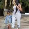Kim Kardashian avec sa fille North West - La famille Kardashian arrive dans les studios de tournage pour leur émission 'Keeping Up With The Kardashian's' à Los Angeles le 10 mars 2017.
