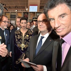 La princesse Lalla Meryem du Maroc, soeur du roi Mohammed VI, avec le président François Hollande et Jack Lang à l'inauguration du salon du livre "Livre Paris" à la Porte de Versailles le 23 mars 2017. Le Maroc est le pays invité d'honneur de cette 37e édition de la manifestation littéraire.