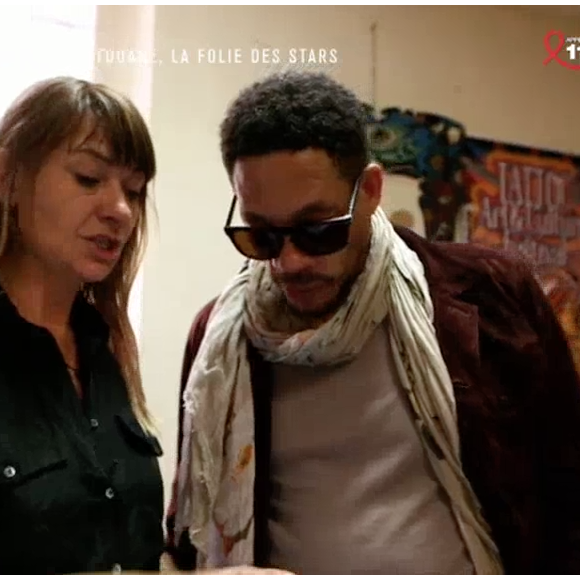 JoeyStarr dévoile son tatouage hommage à ses enfants dans "50 mn inside" sur TF1. Le 25 mars 2017.