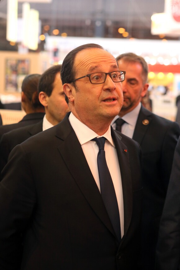 Le président François Hollande à l'inauguration de "Livre Paris", la 37ème édition du salon du livre à Paris le 23 mars 2017.  © CVS / Bestimage
