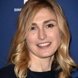 Julie Gayet - Dîner des producteurs et remise du prix "Daniel Toscan du Plantier" à l'hôtel Four Seasons George V à Paris, le 20 février 2017. © Giancarlo Gorassini/Bestimage