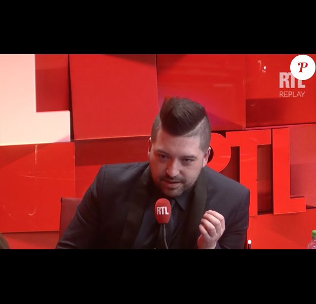 Chris Marques fait une annonce dans "On refait la télé" sur RTL, le 25 mars 2017.