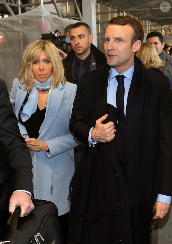 Brigitte Macron (Trogneux) et son mari Emmanuel Macron arrivent à la gare de Bordeaux, France, le 9 mars 2017, pour le meeting sur le thème de l'apprentissage à Talence. © Bernard-Jacovides/Bestimage