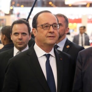 Le président François Hollande à l'inauguration de "Livre Paris", la 37ème édition du salon du livre à Paris le 23 mars 2017.  © CVS / Bestimage