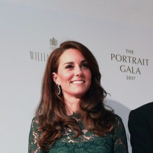 William Proby - Catherine Kate Middleton, duchesse de Cambridge assiste à l'exposition de Gillian Wearing à Londres le 28 mars 2017.