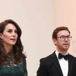 Nicholas Cullinan, Catherine Kate Middleton, duchesse de Cambridge assiste à l'exposition de Gillian Wearing à Londres le 28 mars 2017.