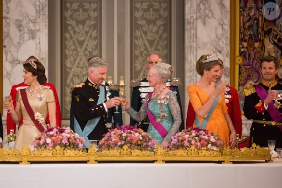 La princesse Mary de Danemark, le roi Philippe de Belgique, la reine Margrethe II de Danemark, la reine Mathilde de Belgique, le prince Frederik de Danemark - Le roi Philippe de Belgique et la reine Mathilde de Belgique en visite d'Etat au Danemark, sont invités au banquet d'Etat au Palais de Christiansborg à Copenhague au Danemark le 28 mars 2017.