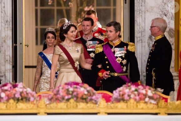 Le prince Frederik et la princesse Mary de Danemark, suivis du prince Joachim et de la princesse Marie au banquet d'Etat au Palais de Christiansborg à Copenhague au Danemark le 28 mars 2017.
