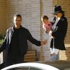 Chrissy Teigen et son mari John Legend sont allés faire du shopping avec leur fille Luna à Barneys New York. Beverly Hills, le 9 mars 2017.