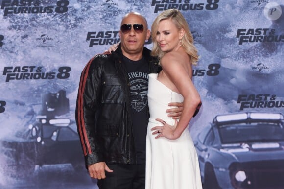 Vin Diesel et Charlize Theron lors de la première du film "Fast & Furious 8" au cinéma CineStar IMAX à Berlin, Allemagne, le 4 avril 2017.