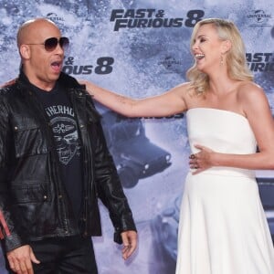 Vin Diesel et Charlize Theron lors de la première du film "Fast & Furious 8" au cinéma CineStar IMAX à Berlin, Allemagne, le 4 avril 2017.